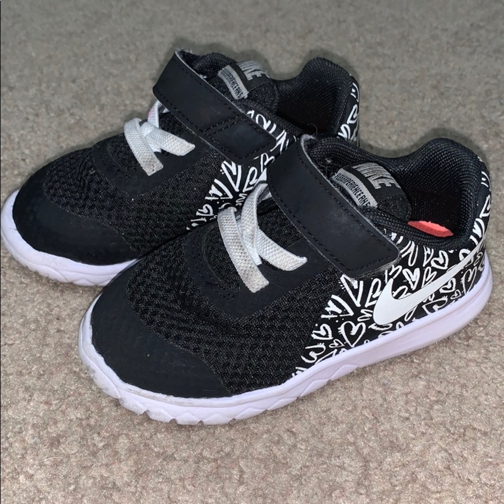 Toddler Girl Black Nike’s size 6
